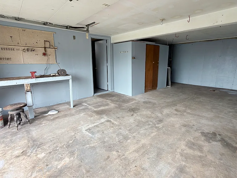 1015 E Hamilton St — Photo 53
