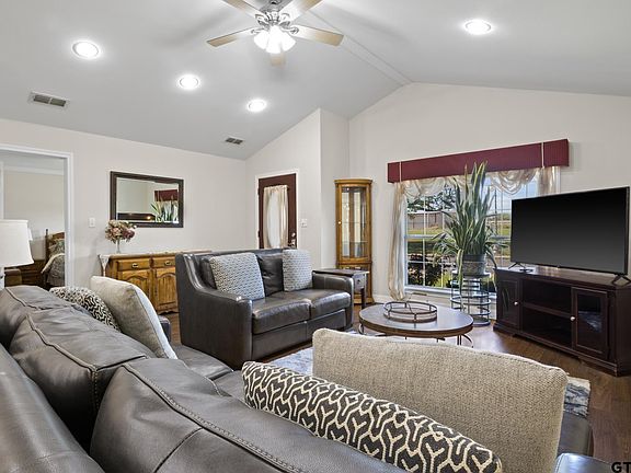 3rd image of 204 Pvt Rd #1311