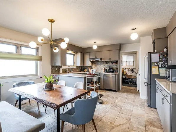 75 Robertson Way SW, Medicine Hat, AB T1A 5J3