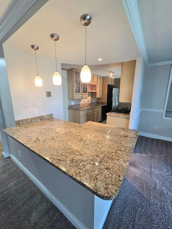 2 bed, 1.0 bath, 1090 sqft, $2,195 — Photo 1