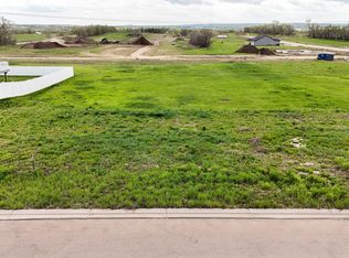 5405 Hendrickson Dr, Bismarck, ND 58504