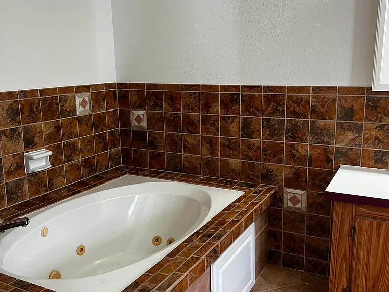 6631 Old Orchard Ave — Photo 9