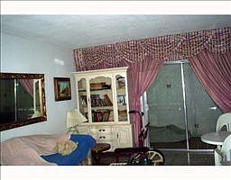 3rd image of 17050 NE 14th Ave APT 212