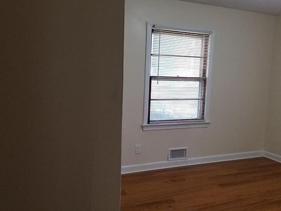 4th image of 1072 S Parkwood Dr