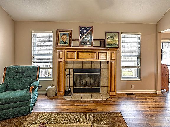 5th image of 208 W 2nd St