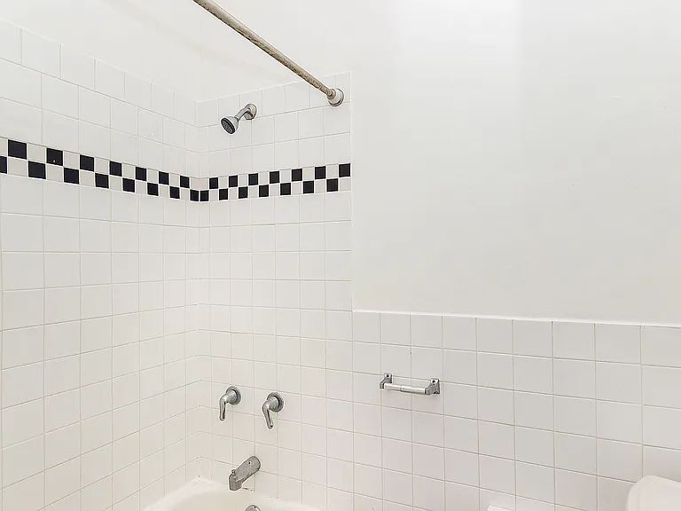 5211 S Greenwood Ave #3 — Photo 14