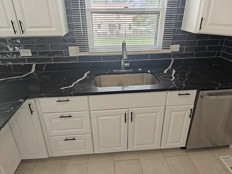 2208 Kensington Dr — Photo 16