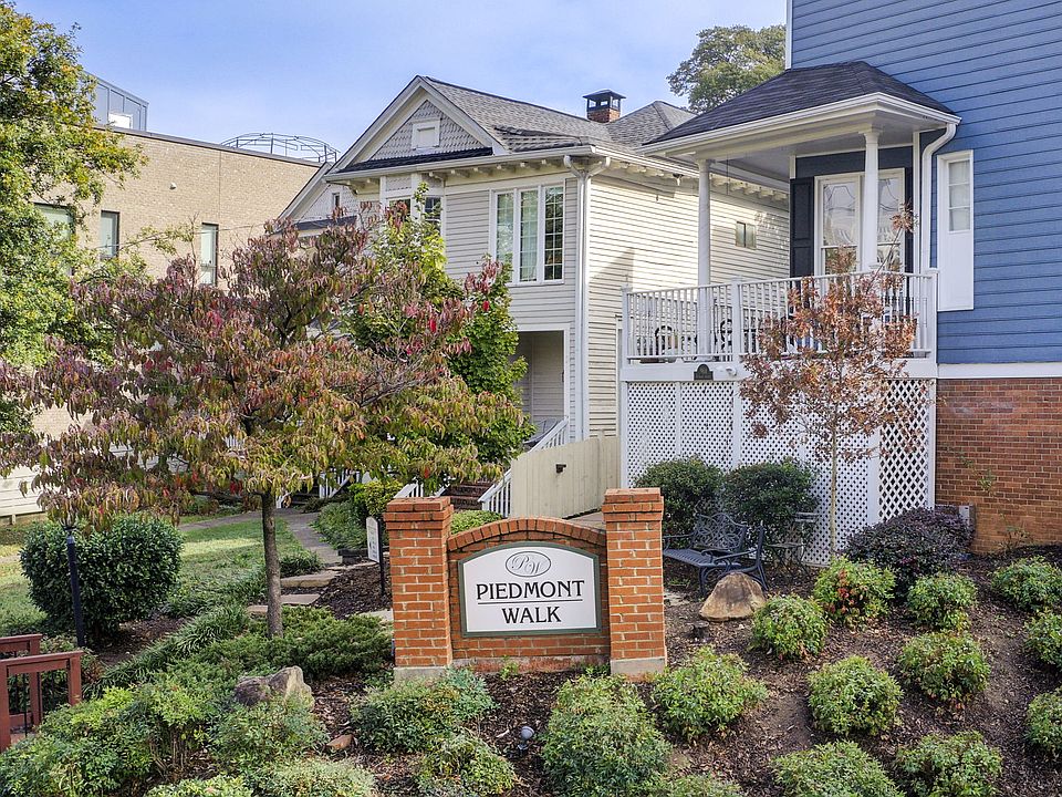Small townhouse neighborhood 1 block from Piedmont Park