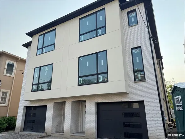 805 W End Ave, Cliffside Park, NJ 07010