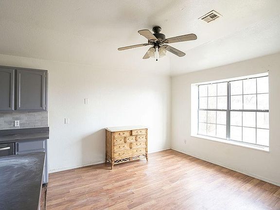 4th image of 1017 Kenwood Dr