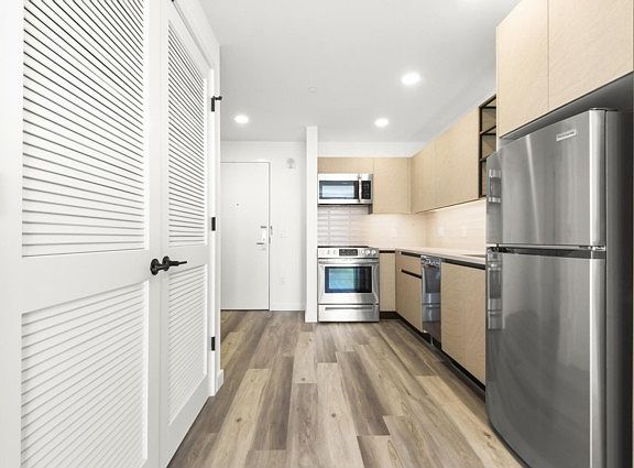 5th image of 55 Jordan Ave #903