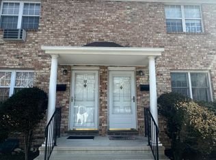 60 Lindstrom Rd #60, Stamford, CT 06902