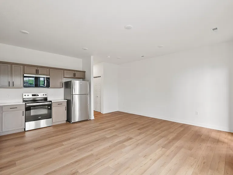 1206 SW Franklin Ct — Photo 23
