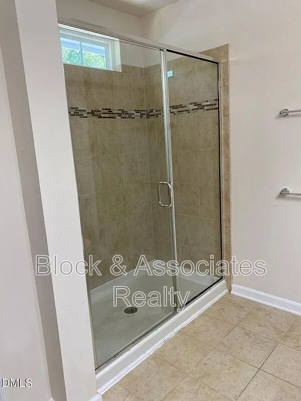 3 bed, 2.5 bath, 1770 sqft, $1,999 — Photo 4