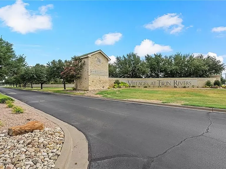 605 Lister Dr — Photo 24
