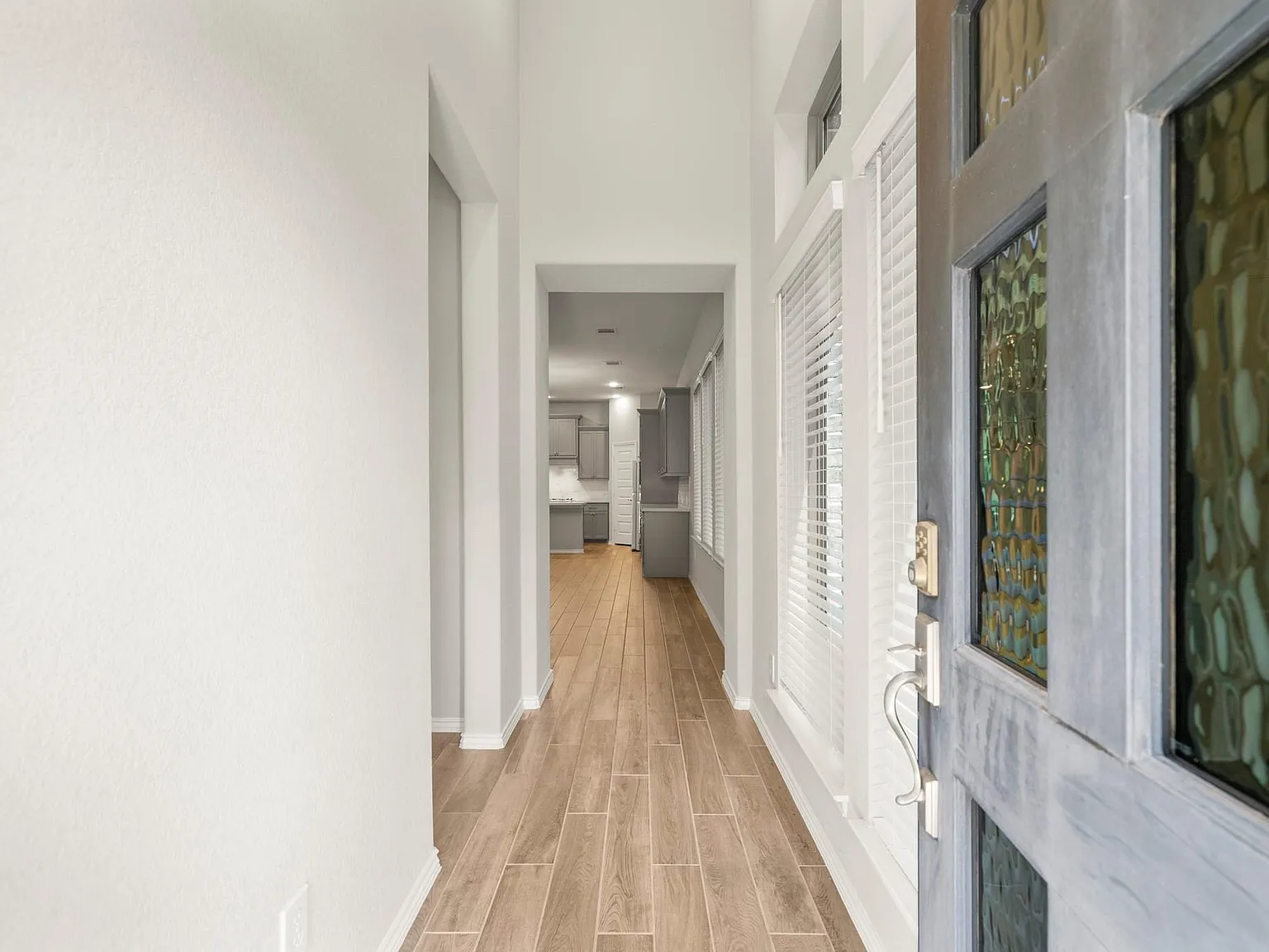 4 bed, 3.0 bath, 1838 sqft, $2,700 — Photo 4