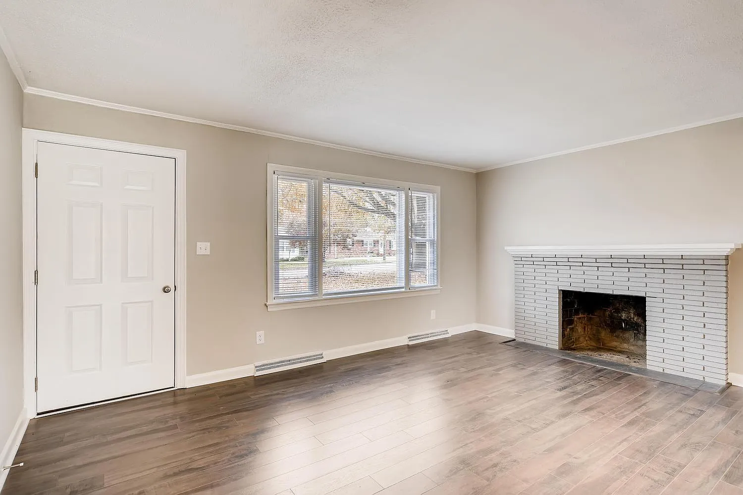 3 bed, 1120 sqft, $1,590 — Photo 3