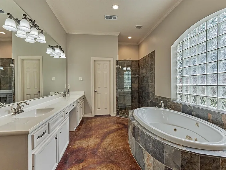 9102 Marshall Ct — Photo 4