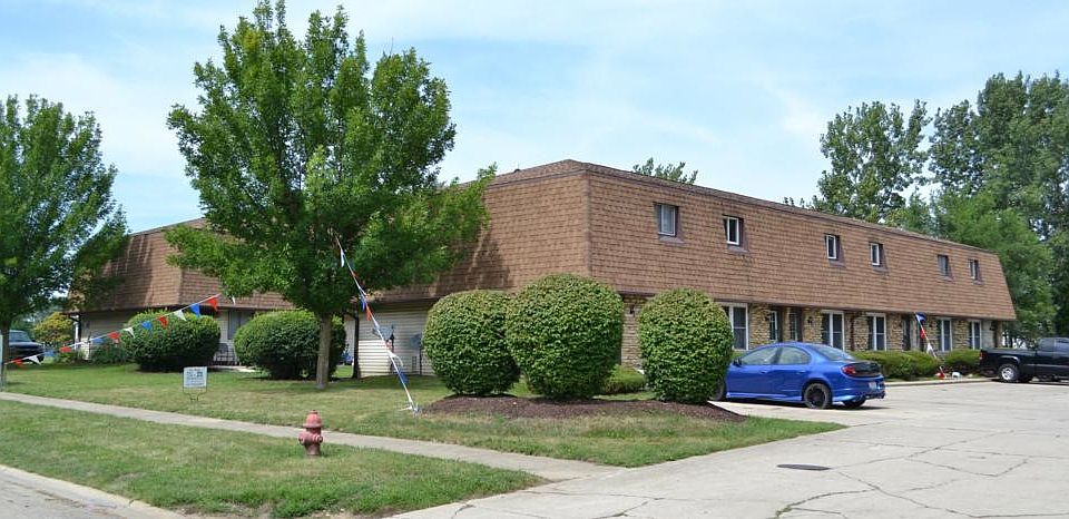 1st image of 696 Meadowood Ln