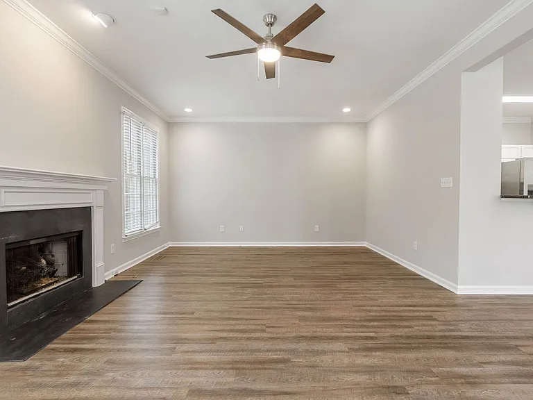 2031 Stone Brook Dr — Photo 7