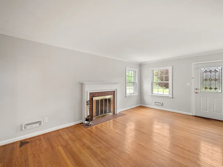 812 Beechwood Rd — Photo 6