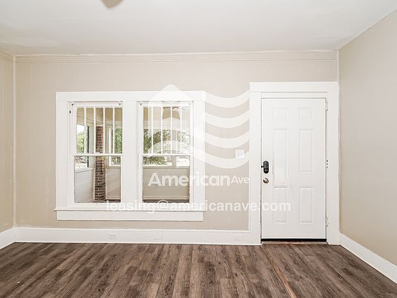 384725_001_living_room_2.jpg