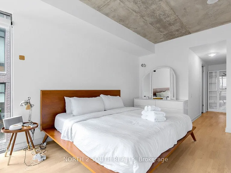 95 Bathurst St #225 — Photo 13