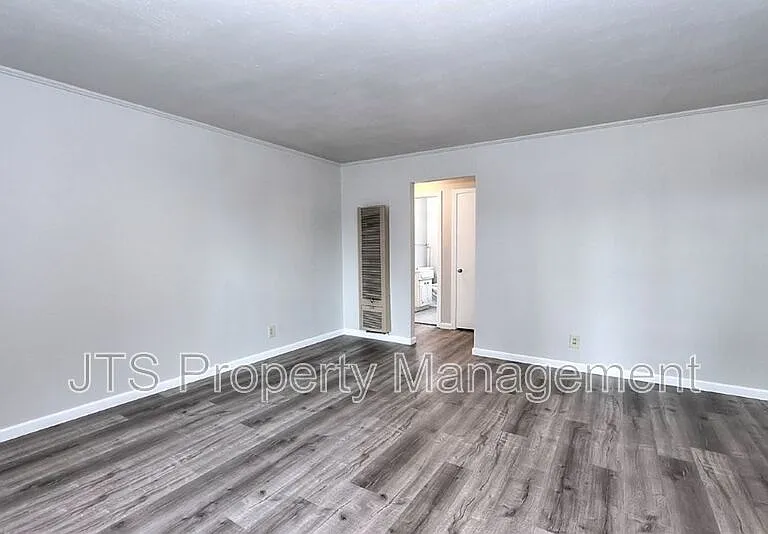 4439 V St #1 — Photo 15