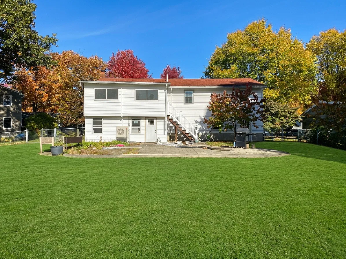 121 Lopes Ave — Photo 3