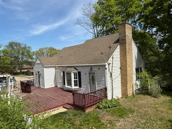 51 Glen Ave, Fox Lake, IL 60020