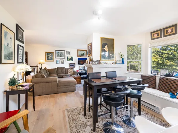 3183 Esmond Ave #304, Burnaby, BC V5G 4V6
