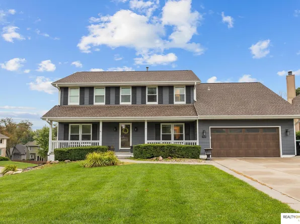 17305 Welch Cir, Omaha, NE 68135
