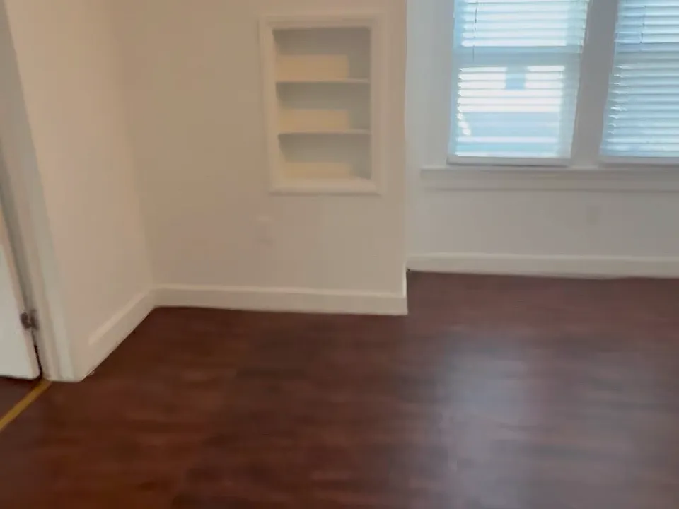 392 Seymour Ave #3L