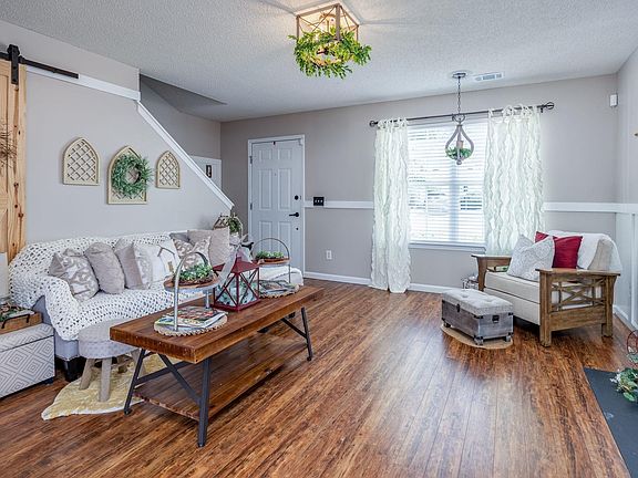 3rd image of 215 Village Walk