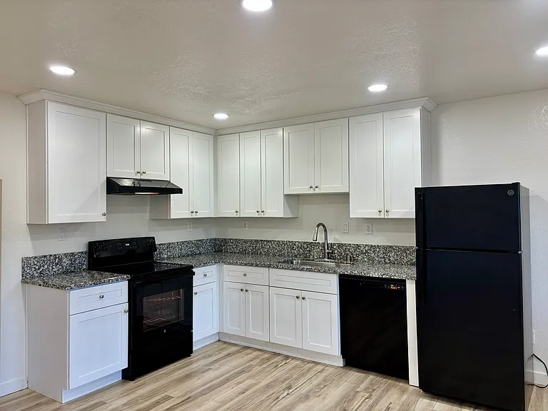 1629 Holly Dr #18 — Photo 5