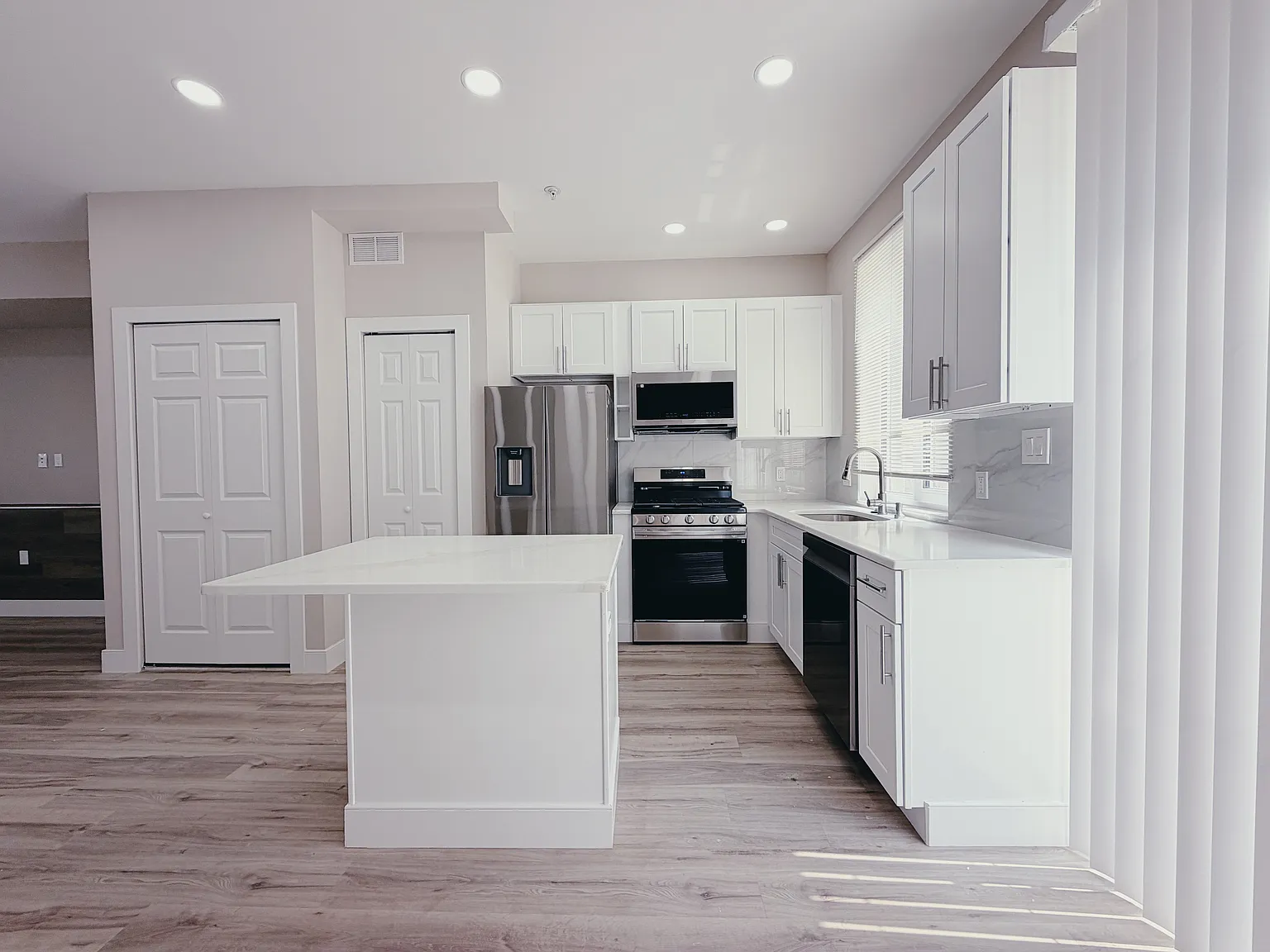 2 bed, 1.5 bath, 1200 sqft, $2,250 — Photo 3