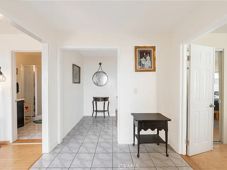 1350 E Tujunga Ave — Photo 5