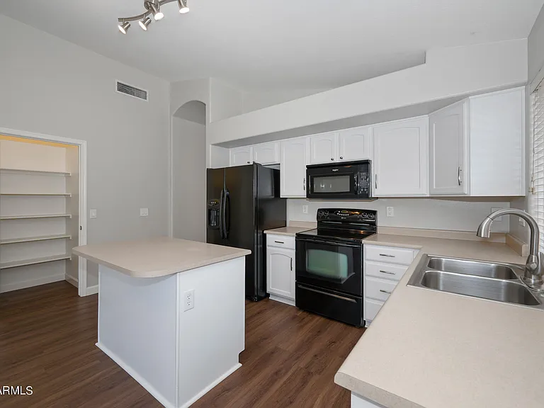 3827 E Monona Dr — Photo 8
