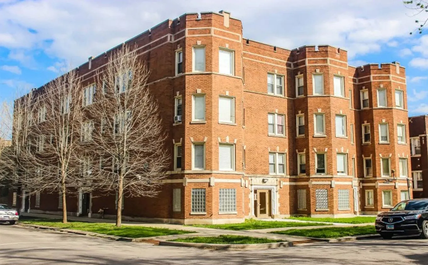 Justine Apartments — Photo 1