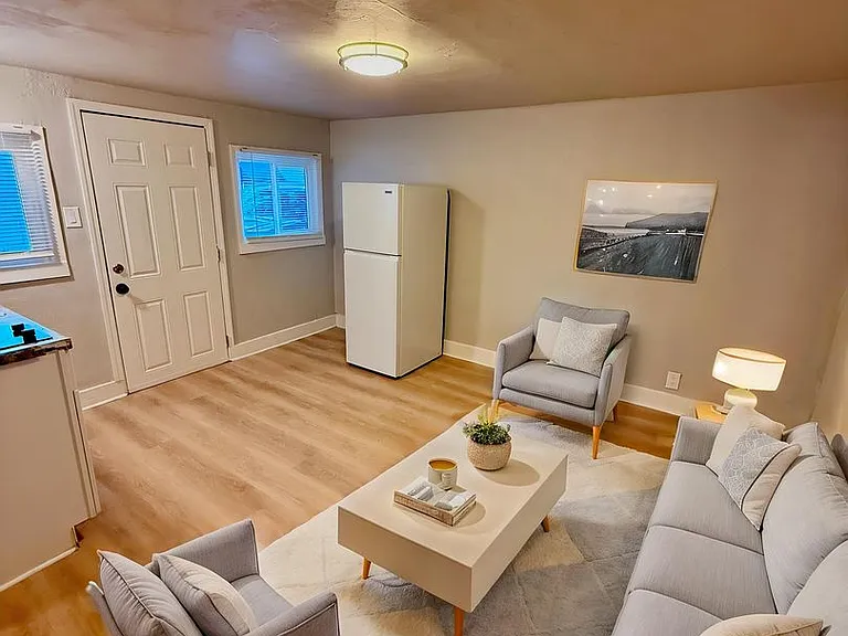 Iron Springs Apartments — Photo 29