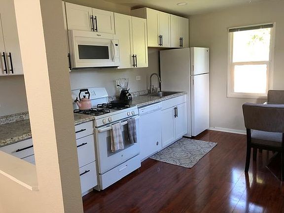 2nd image of 1004 Woodlawn Ave #B