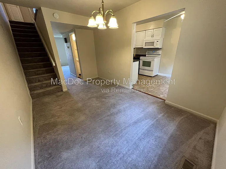 14611 Earlham Ct — Photo 6
