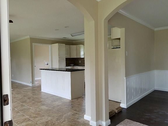 2nd image of 813 Quail Park Ln