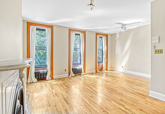 3rd image of 569 Carlton Ave #3