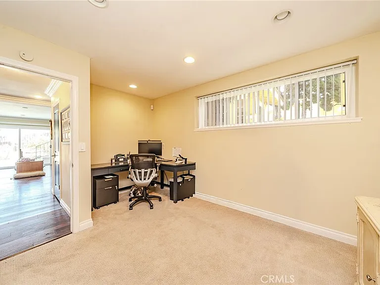 1901 Celeste Ln — Photo 33