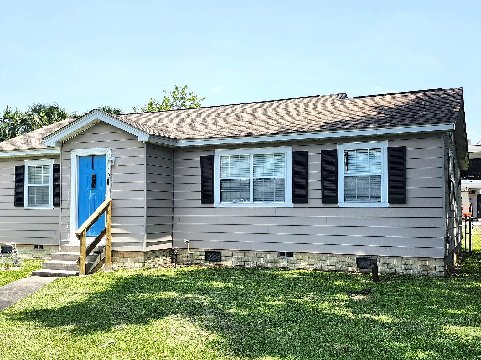 1105 Bowen Ave — Photo 3