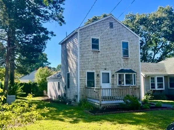 32 Elmwood St #2, Wareham, MA 02571