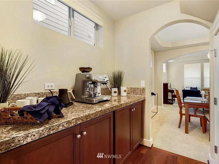 4450 Logan Dr NE — Photo 8