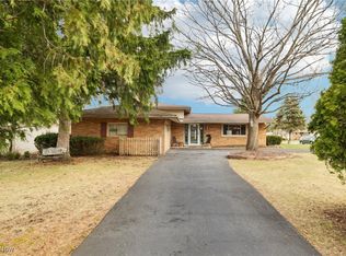 21700 Sherwood Dr, Fairview Park, OH 44126