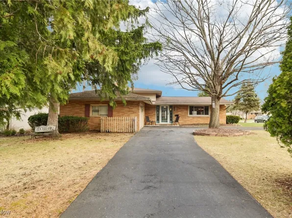 21700 Sherwood Dr, Fairview Park, OH 44126